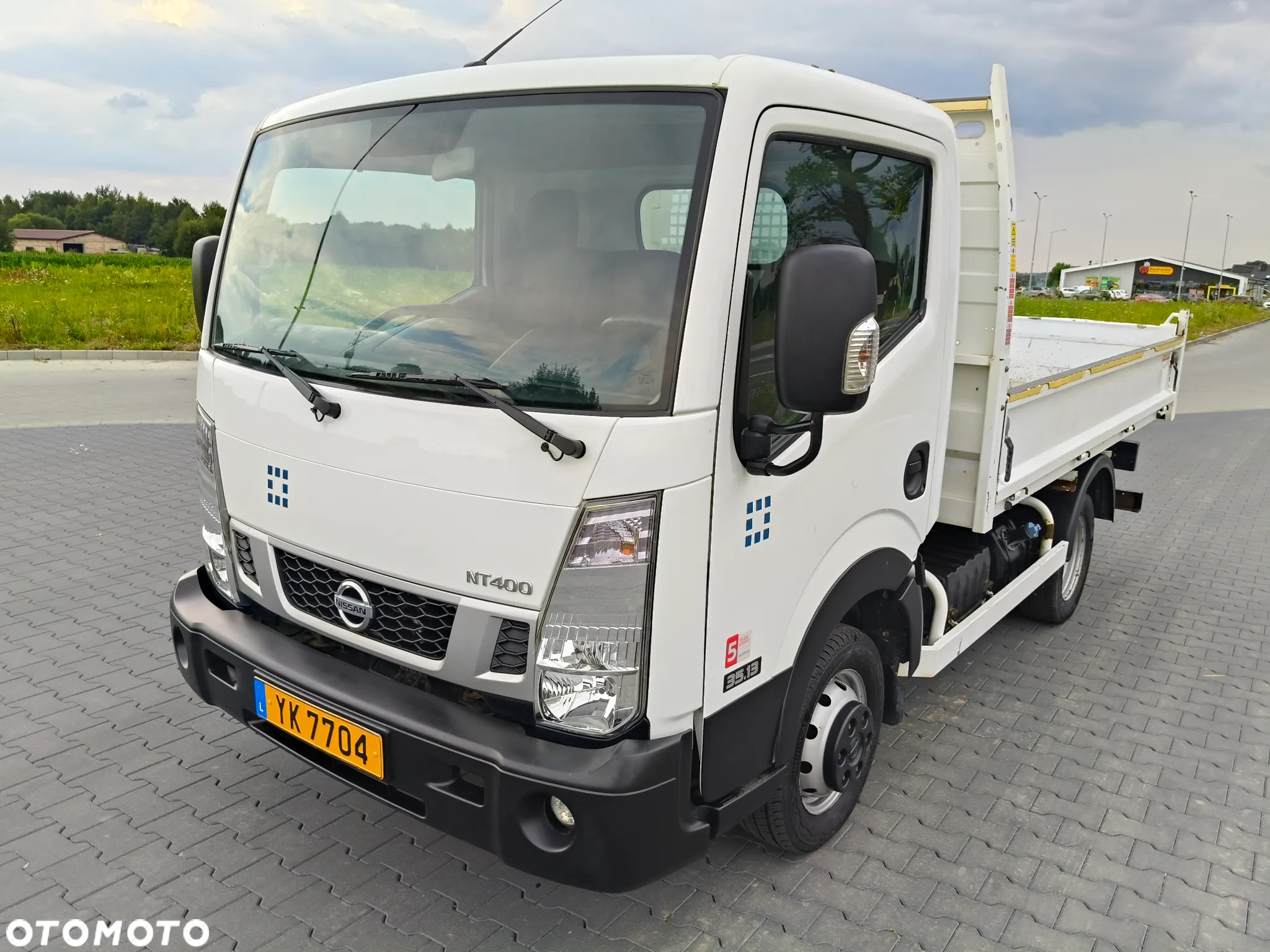 Nissan NT 400  CABSTAR - 8