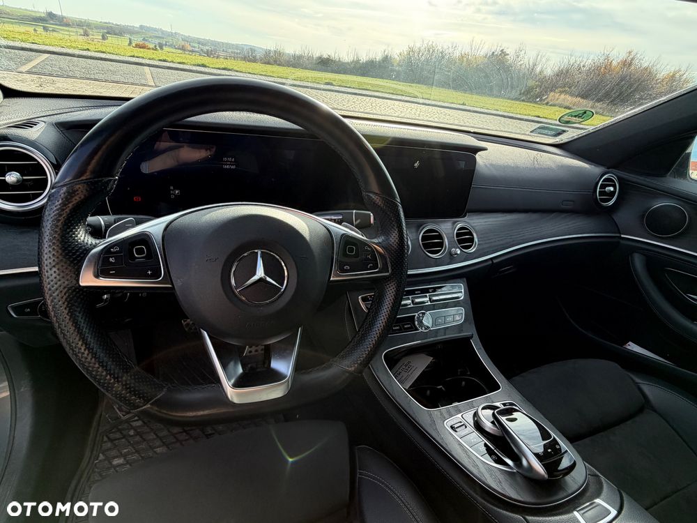 Mercedes-Benz Klasa E 220 d 4-Matic 9G-TRONIC - 11