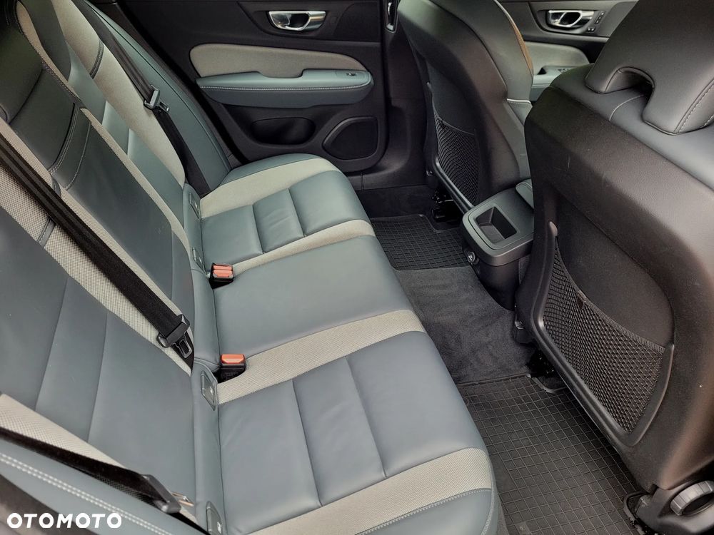 Volvo V60 T4 R-Design - 18