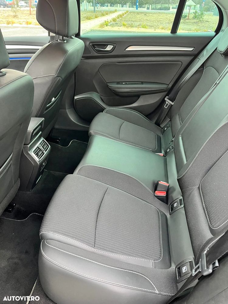 Renault Megane TCE 140 Techno - 6