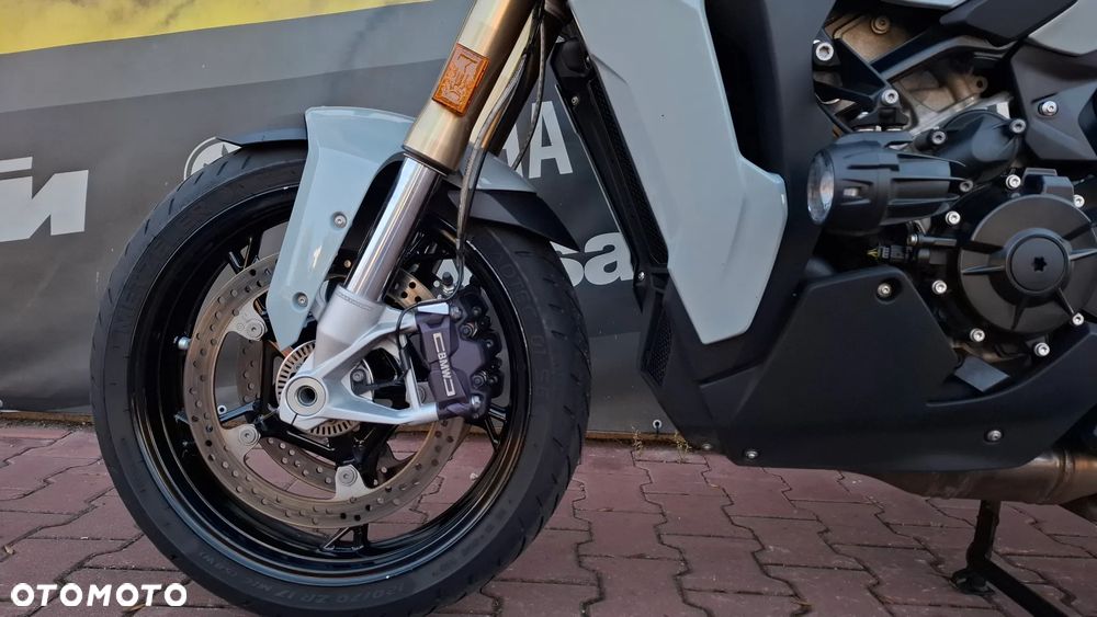 BMW XR - 16