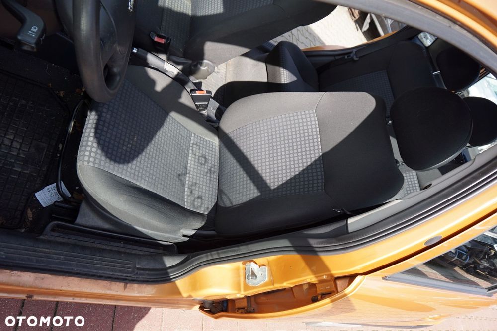 OPEL CORSA C III 5D HB 2003 Z40E 1.4 16V Z14XEP 90KM F13 374 ZŁOTY na części - 11