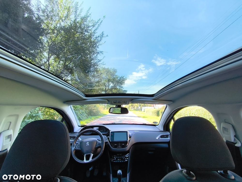 Peugeot 2008 1.2 Pure Tech Style S&S - 11