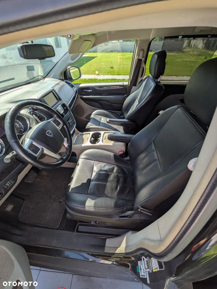 Lancia Voyager 2.8 CRD16v Platinum - 9