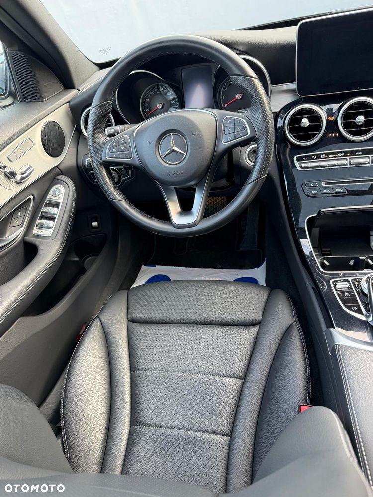 Mercedes-Benz Klasa C 300 7G-TRONIC AMG Line - 24