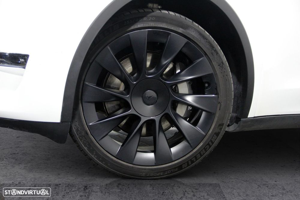 Tesla Model Y - 14