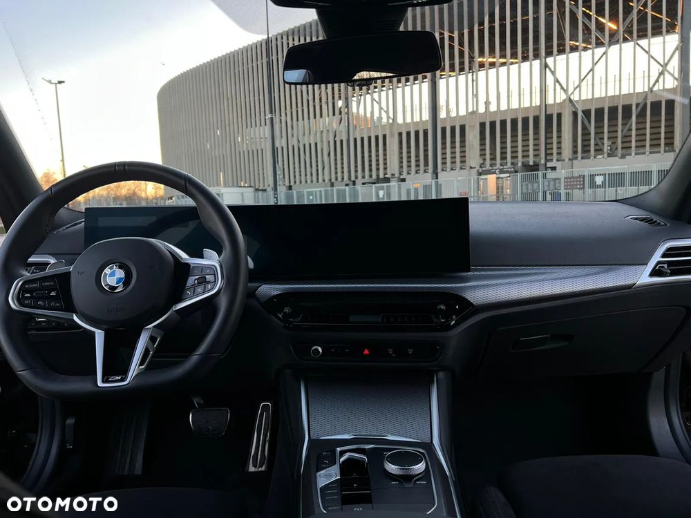 BMW Seria 3 330i xDrive M Sport - 11