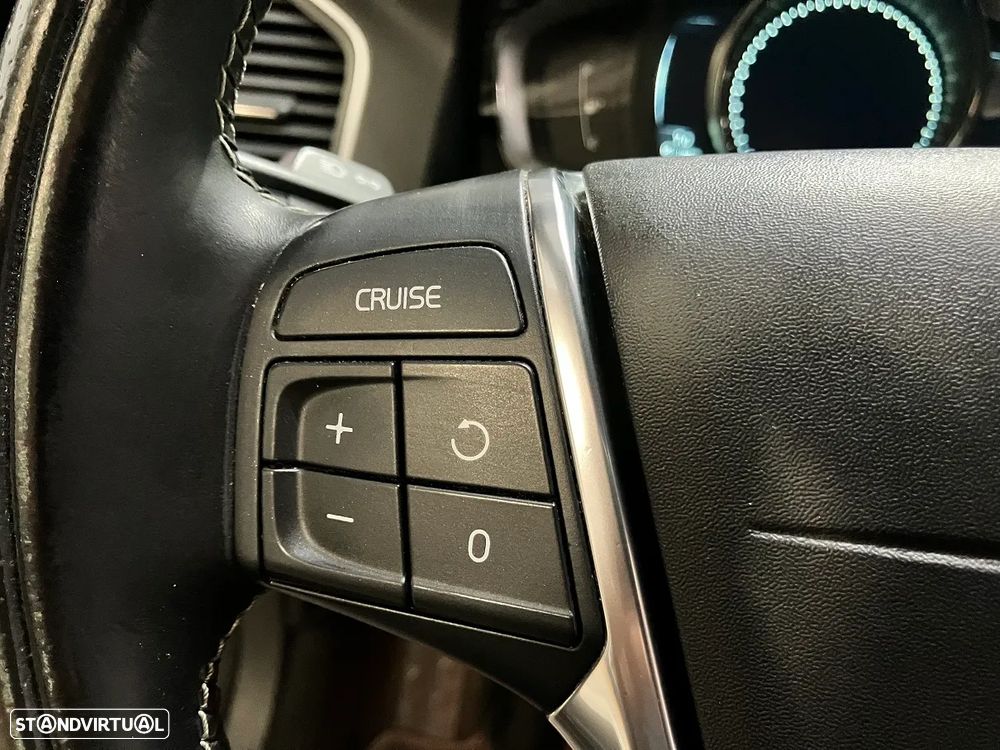 Volvo XC 60 2.0 D4 DRIVe R-Design - 30