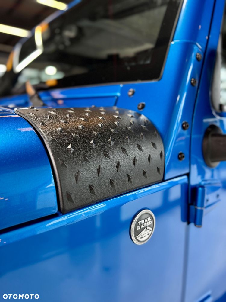 Jeep Wrangler 3.6 Unlim Night Eagle - 19