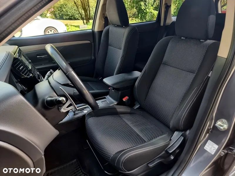 Mitsubishi Outlander 2.0 Instyle Navi 4WD CVT - 7