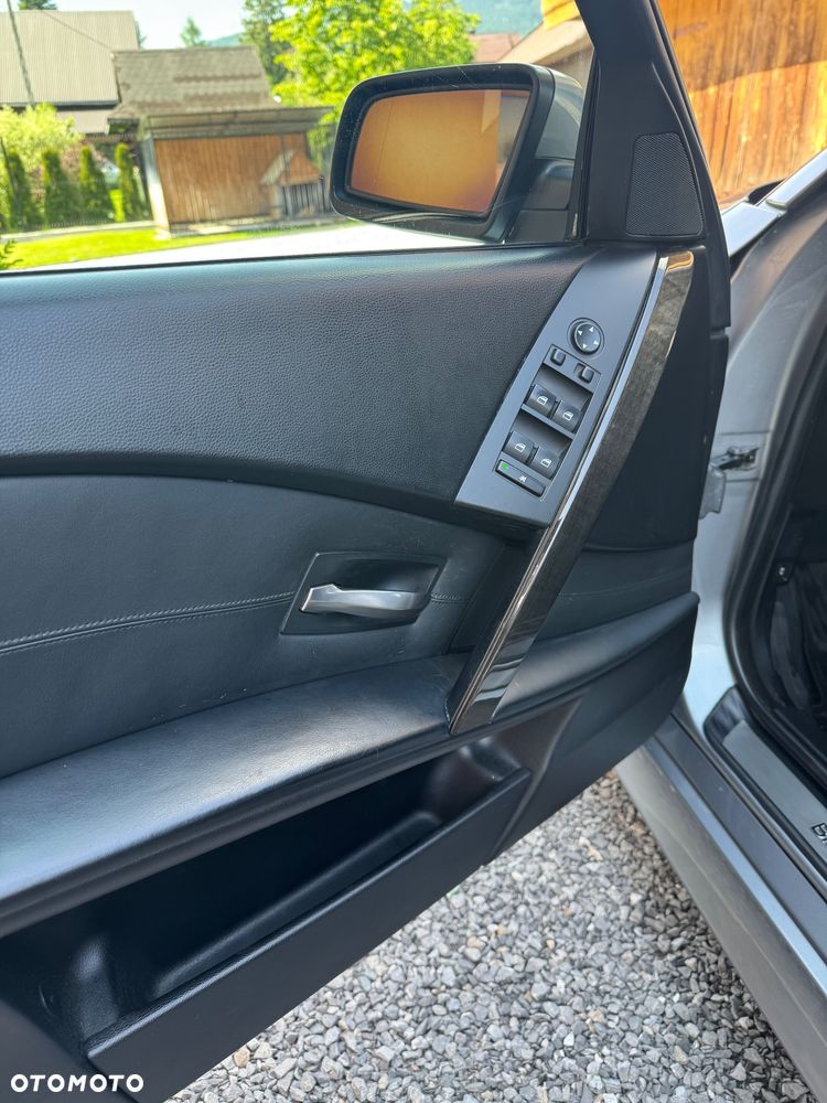 BMW Seria 5 550i - 18