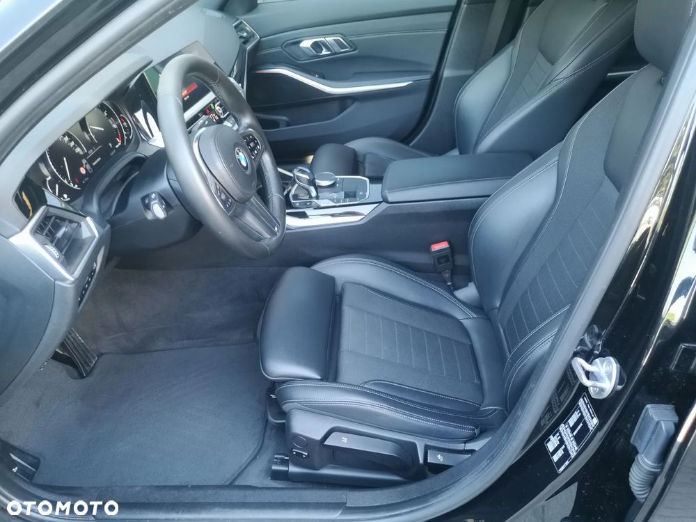 BMW Seria 3 318d M Sport - 24