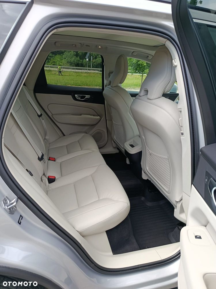 Volvo XC 60 B5 B Momentum - 10