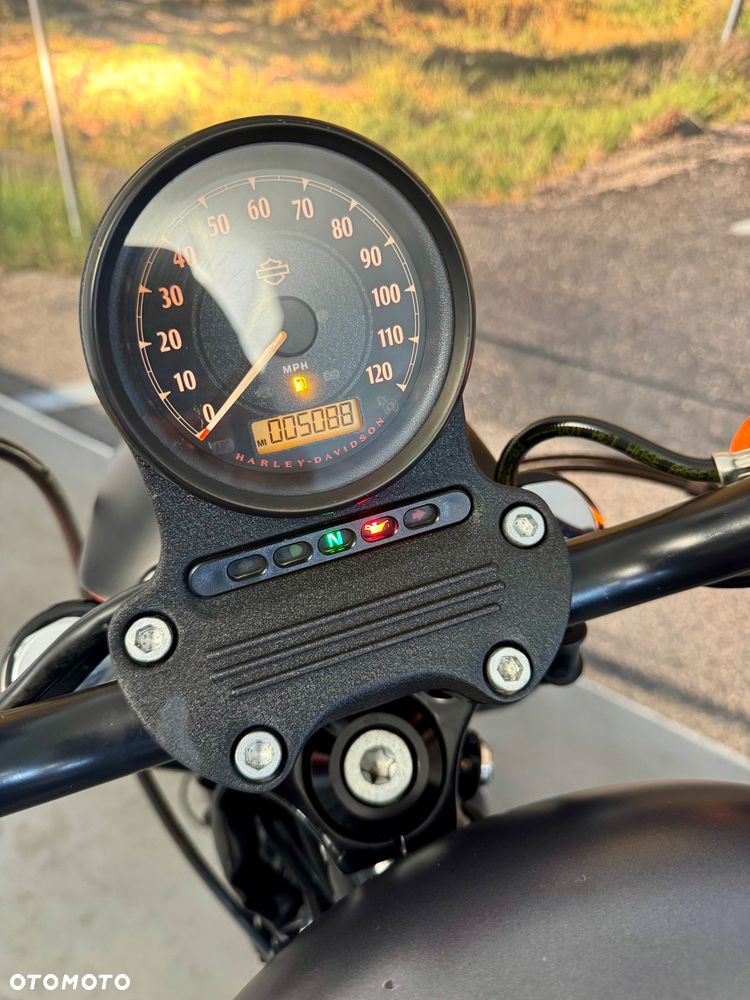 Harley-Davidson Sportster Iron 883 - 8