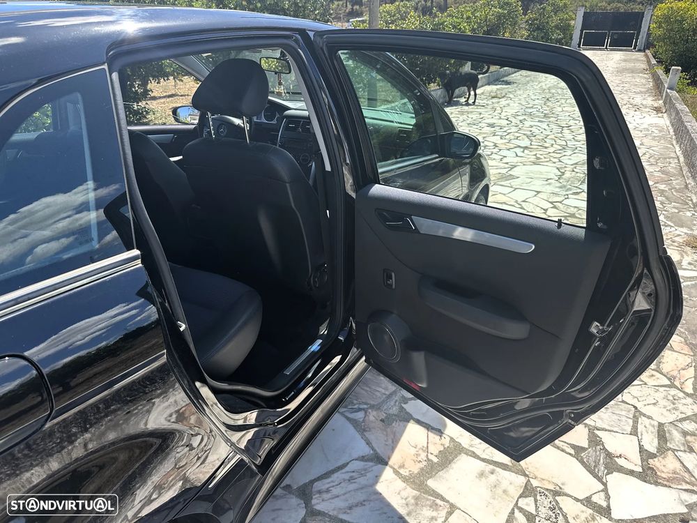 Mercedes-Benz B 200 CDI Autotronic - 28
