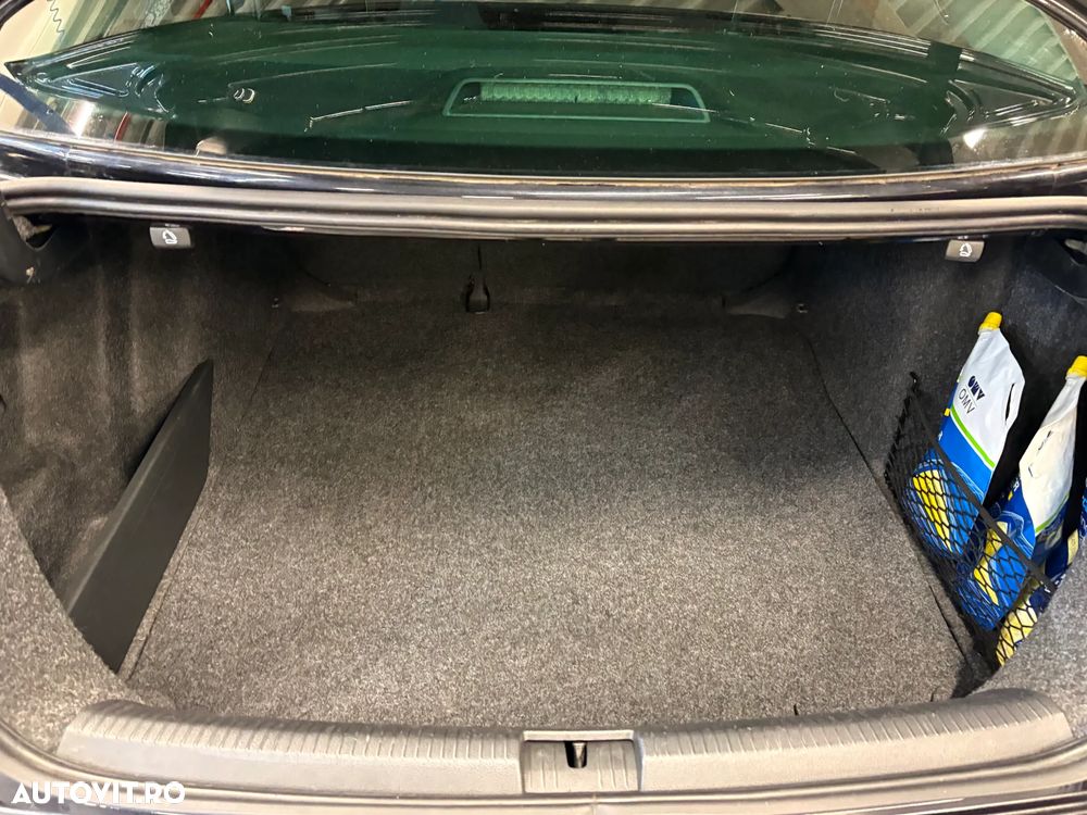 Volkswagen Jetta 2.0 TDI Comfortline - 10