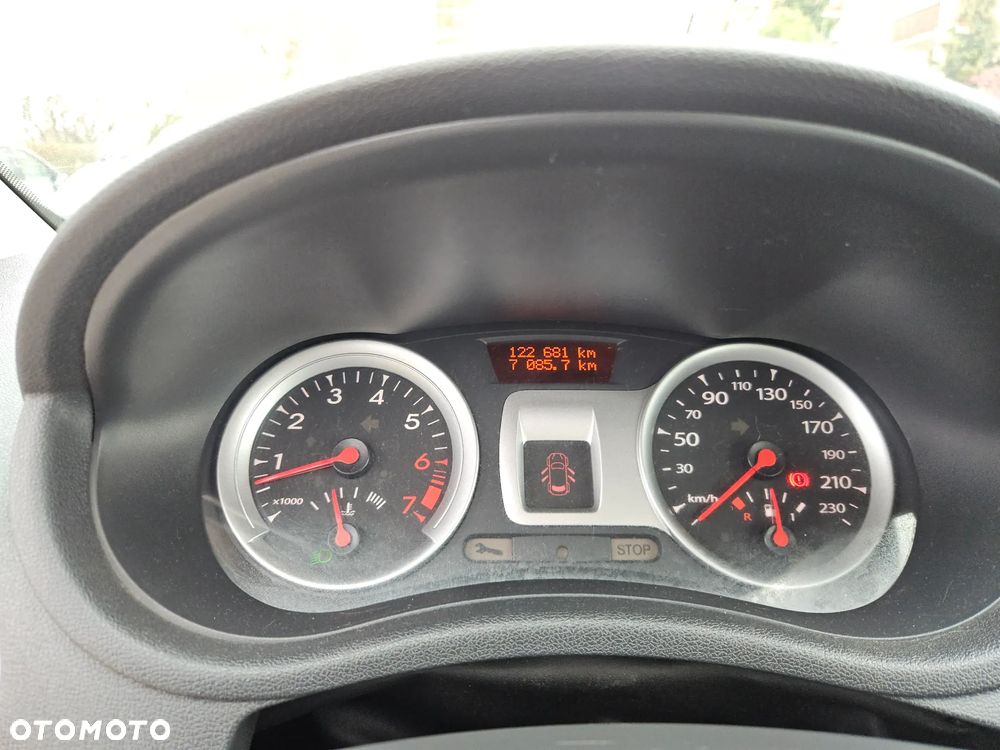 Renault Clio 1.2 16V Alize - 13