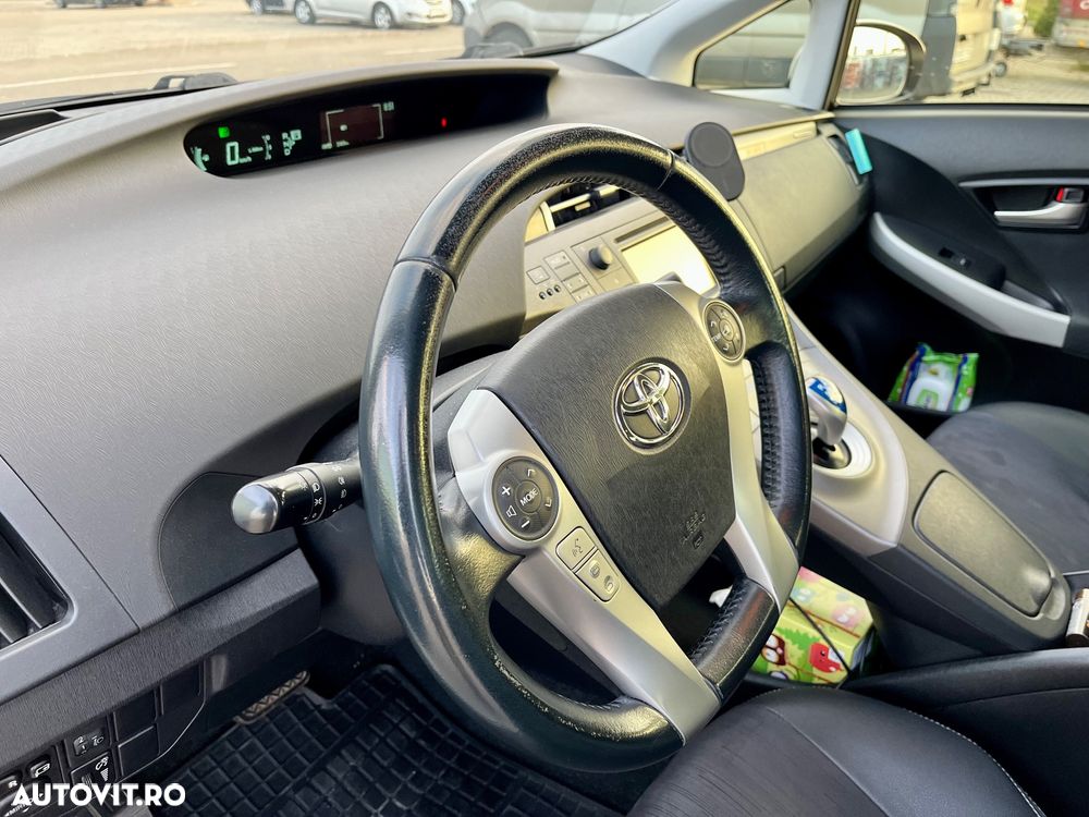 Toyota Prius Plug-in (Hybrid) Life - 20