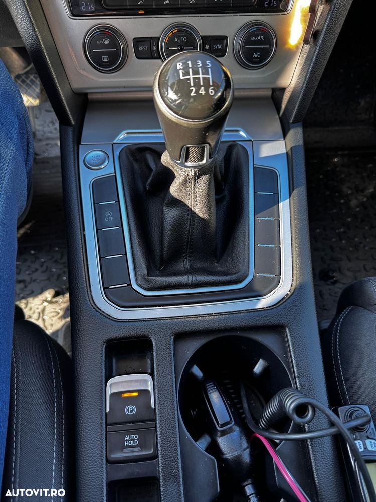Volkswagen Passat Variant 2.0 TDI (BlueMotion Technology) Trendline - 17