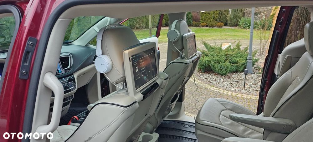Chrysler Pacifica - 28