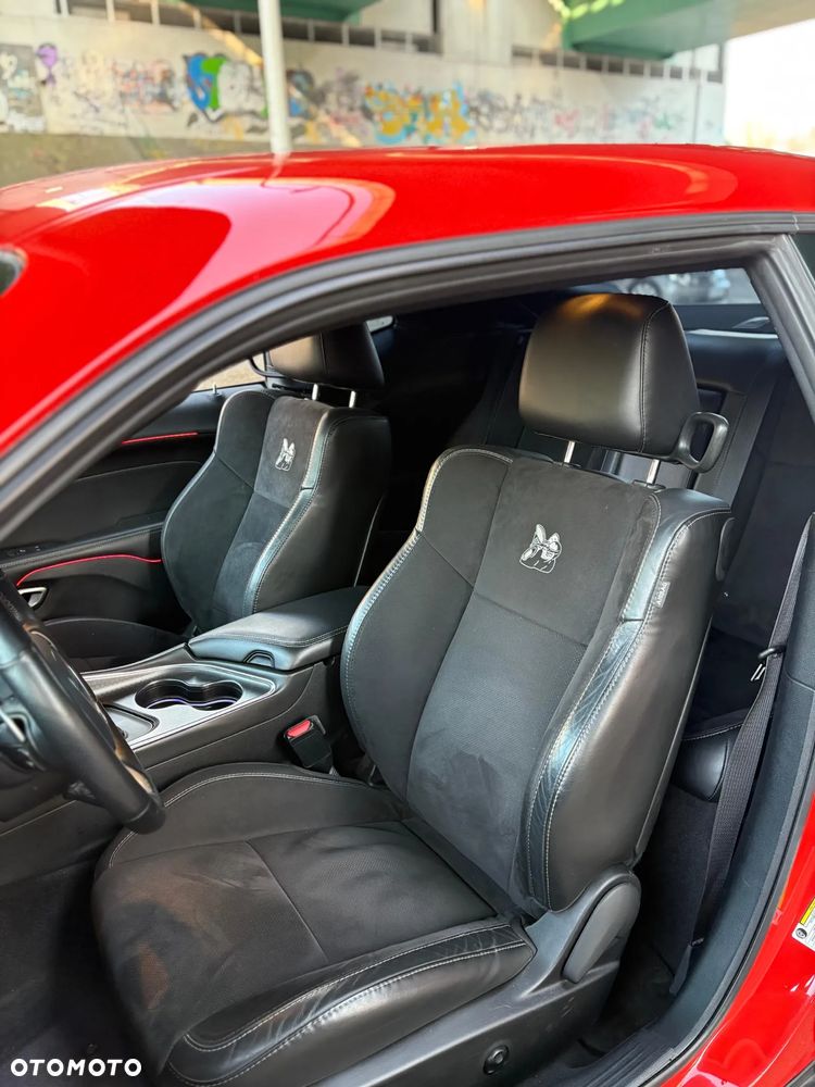 Dodge Challenger 6.4 Scat Pack - 11