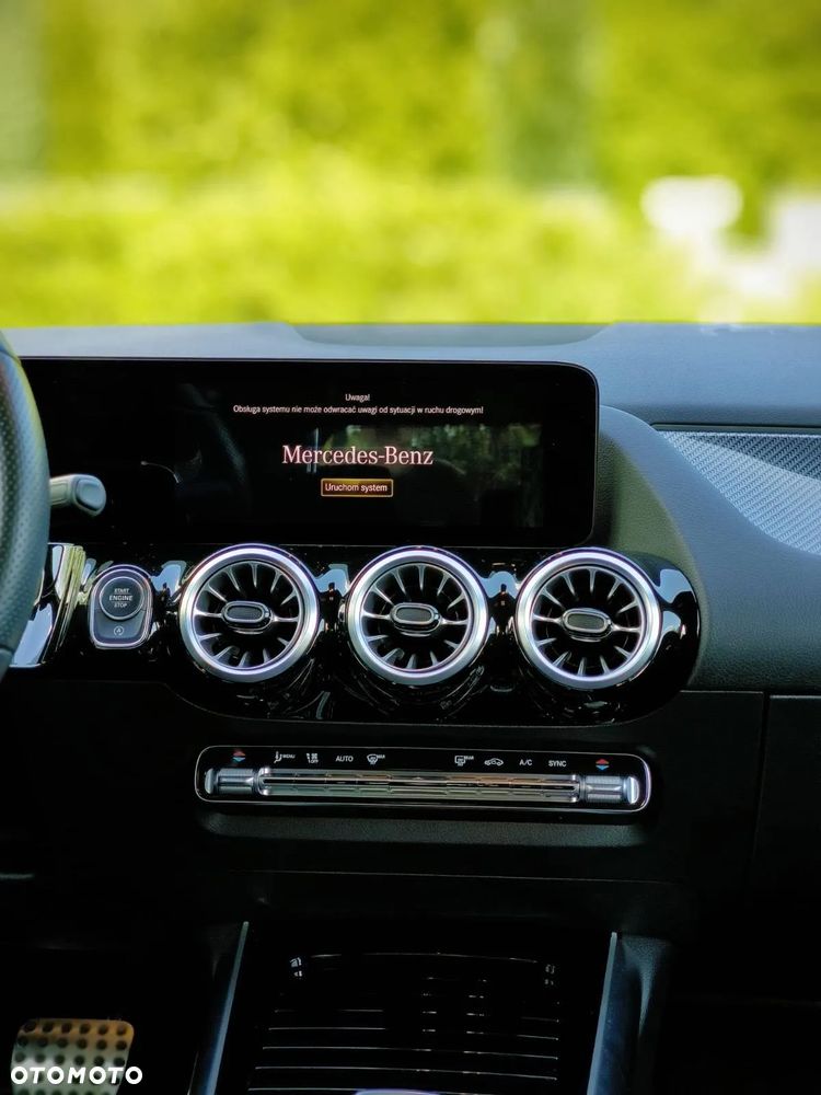 Mercedes-Benz GLA - 9