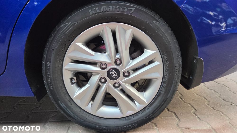 Hyundai Elantra 1.6 Comfort Premiere - 38
