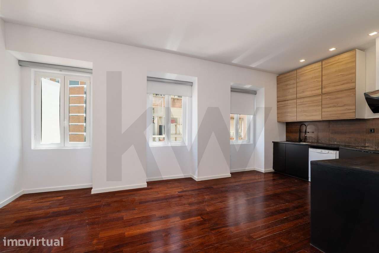 APARTAMENTO T1 COM VARANDA - CAMPO DE OURIQUE - AMOREIRAS - Grande imagem: 2/12