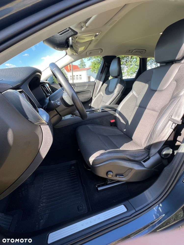 Volvo XC 60 B4 D AWD Momentum - 12