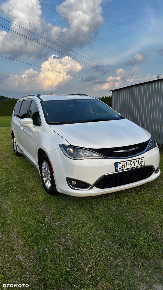Chrysler Pacifica - 2