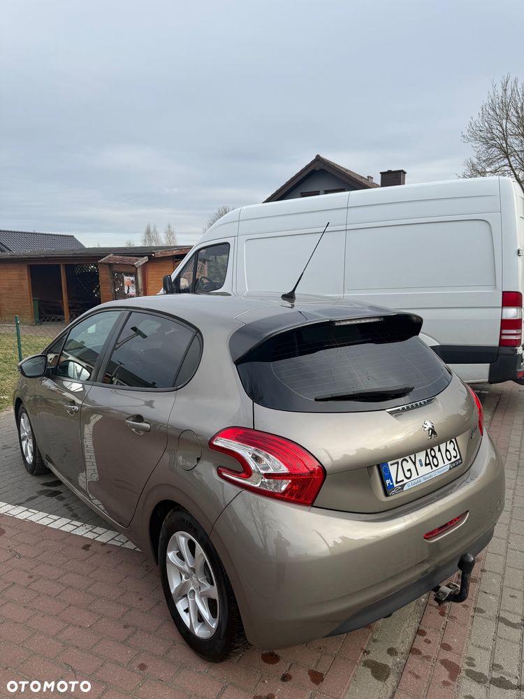 Peugeot 208 - 3