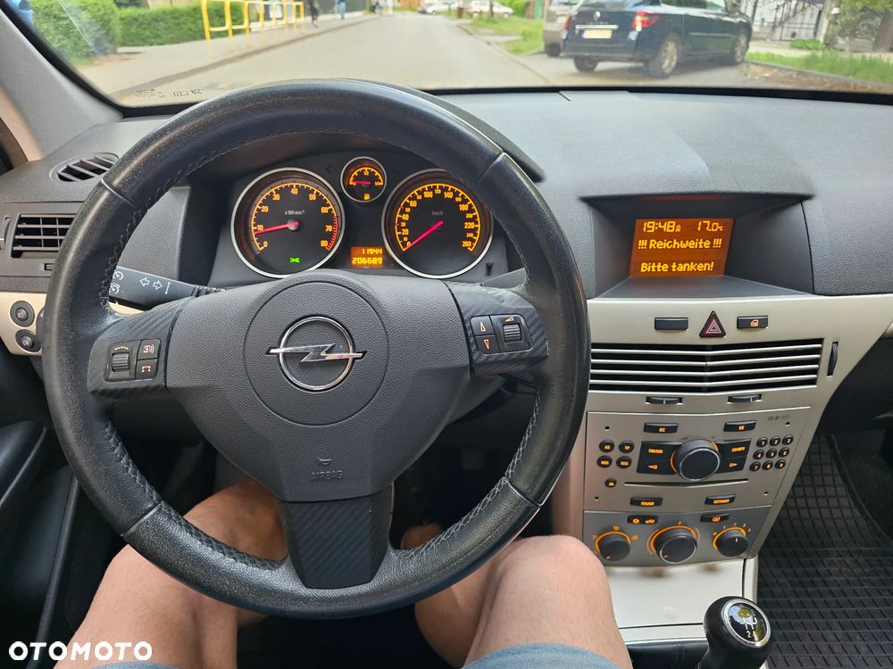 Opel Astra 1.6 Design Edition - 24