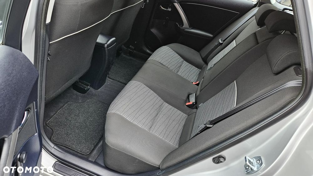 Toyota Avensis 1.6 Comfort - 19