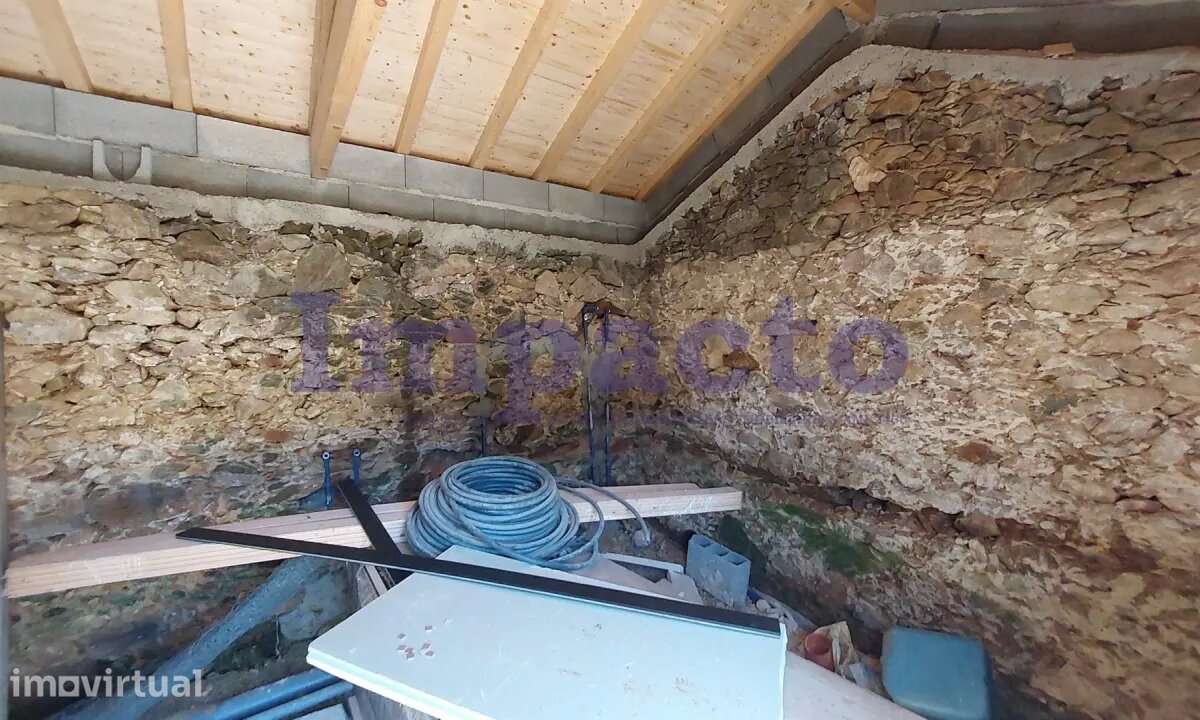 Moradias para reconstrução em Ossela, Oliveira de Azeméis - Grande imagem: 3/15