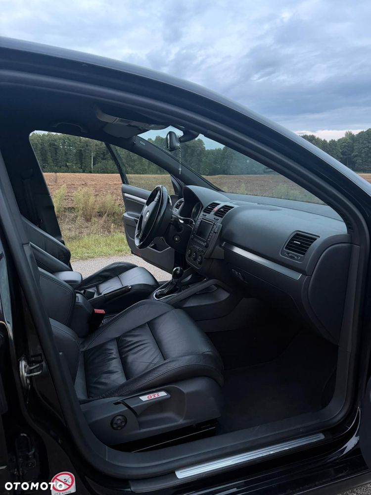 Volkswagen Golf - 11