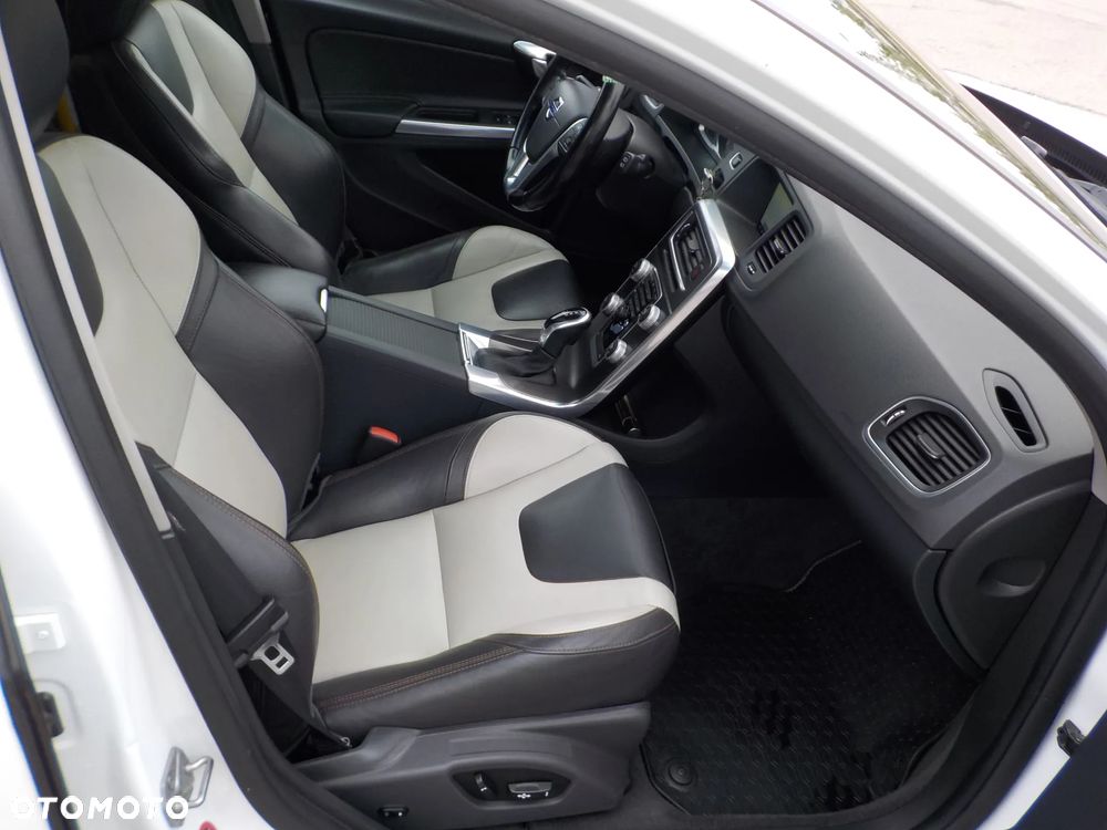 Volvo V60 Cross Country T5 AWD Summum - 10