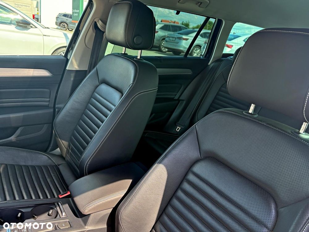 Volkswagen Passat Variant 2.0 TDI Elegance DSG - 17