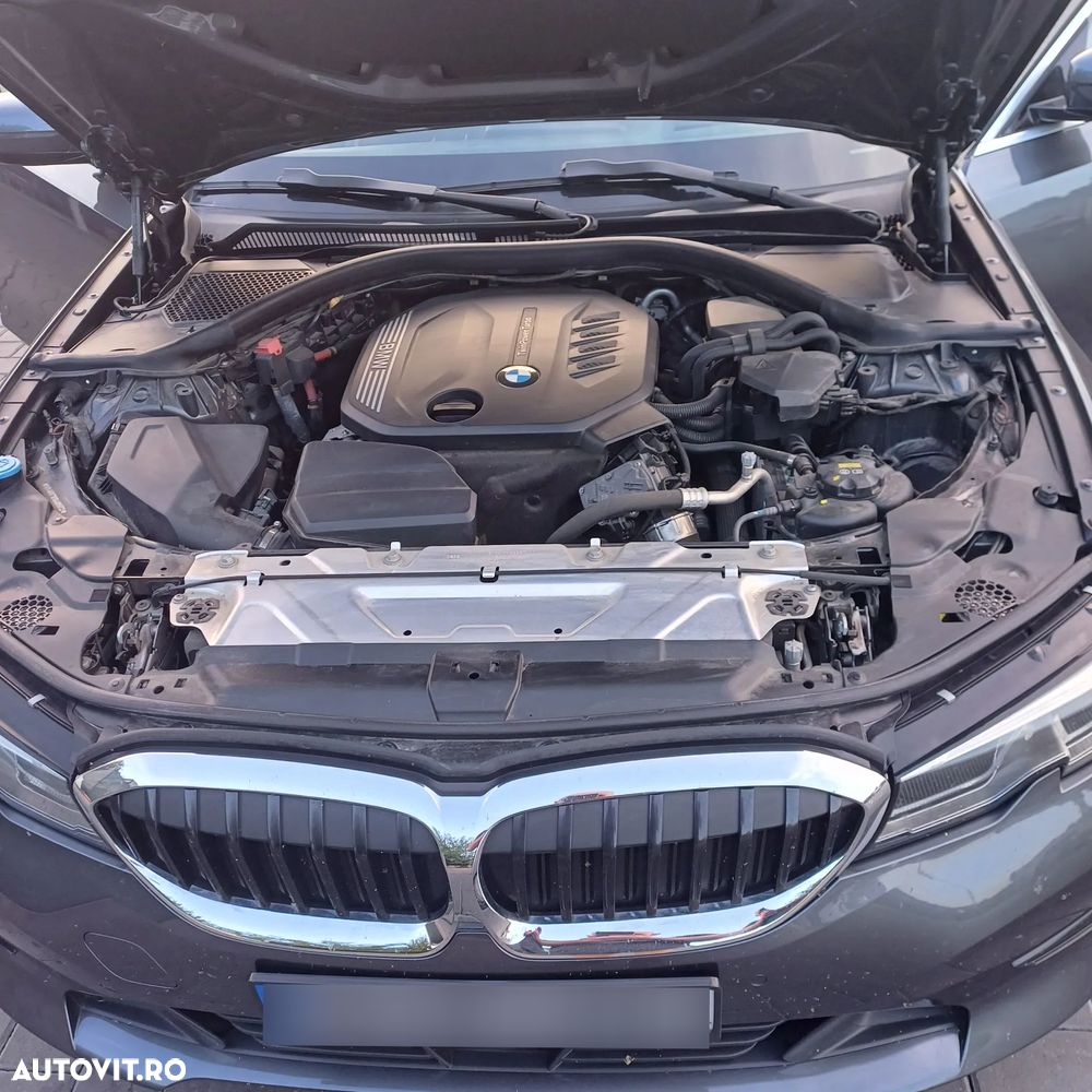 BMW Seria 3 320d xDrive AT - 17