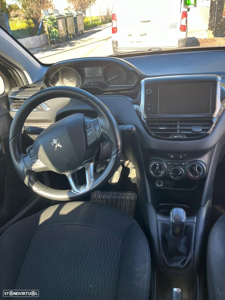 Peugeot 208 - 43