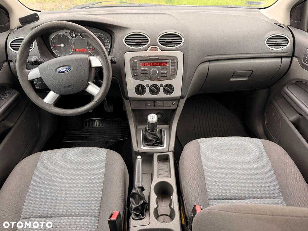 Ford Focus 1.6 Ambiente - 9