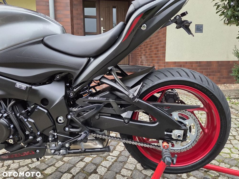 Suzuki GSX - 8