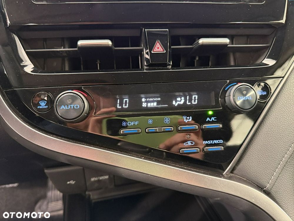 Toyota Camry - 22
