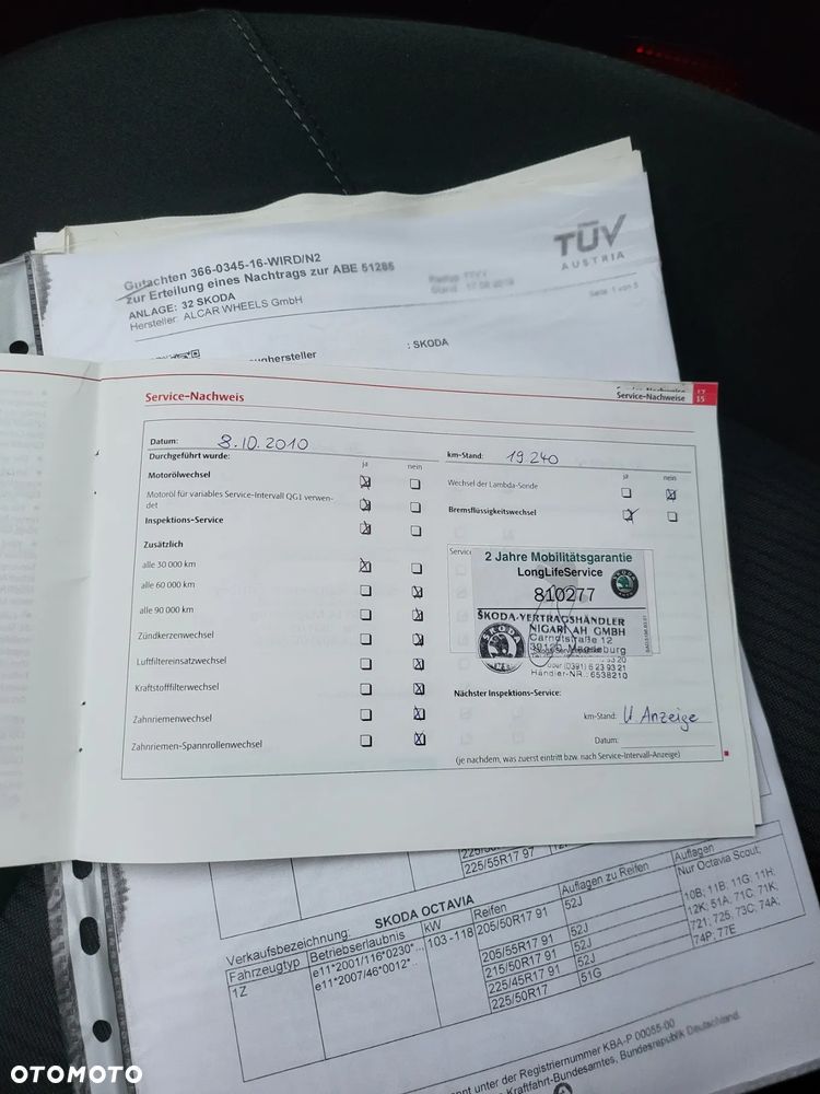 Skoda Octavia 1.6 Combi Ambiente - 17