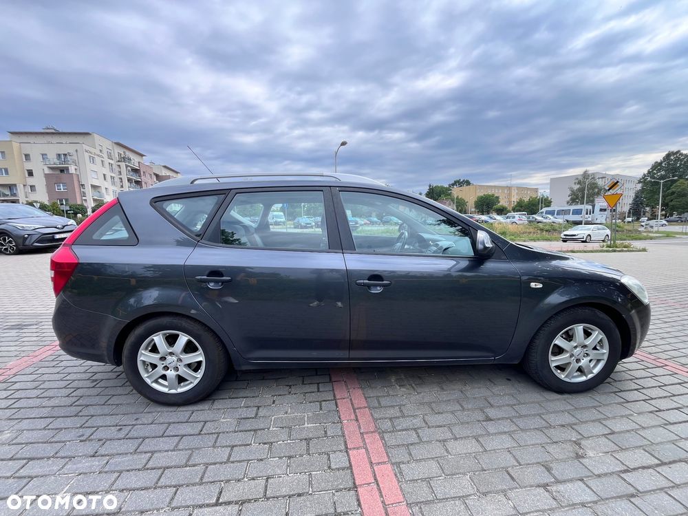 Kia Ceed 1.6 L - 9