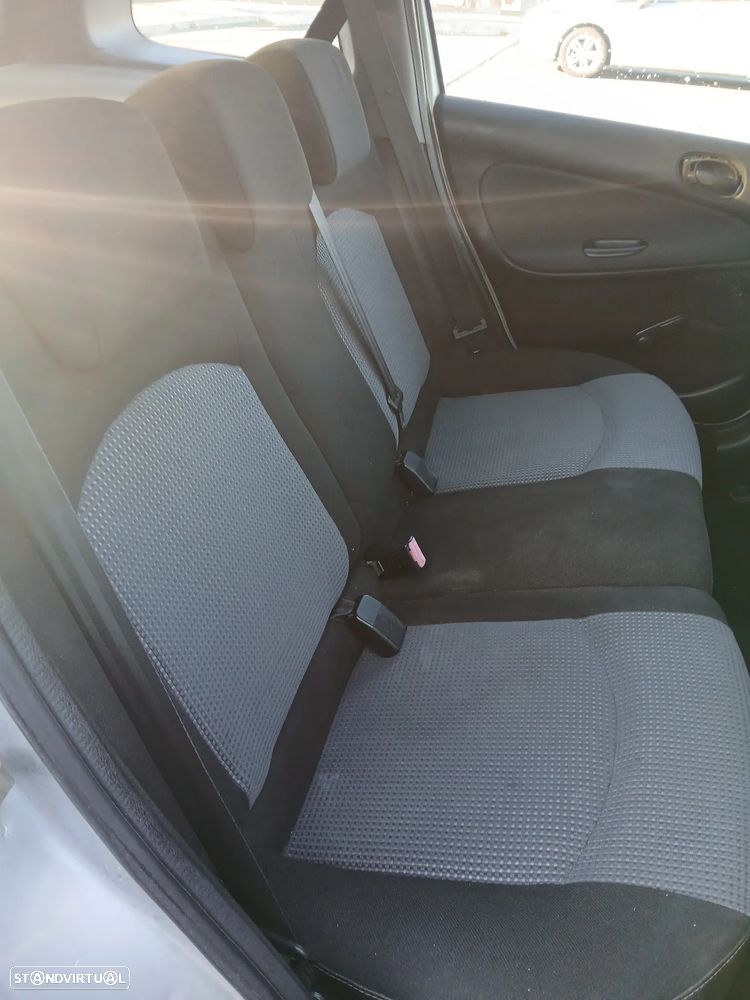 Peugeot 206 - 10
