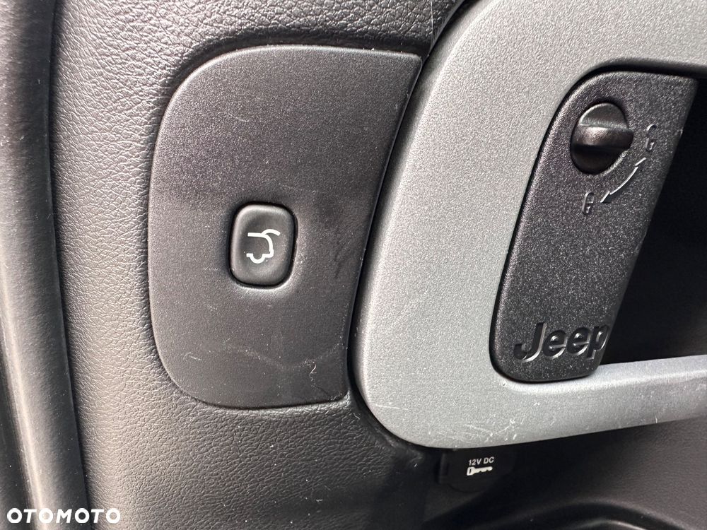Jeep Cherokee - 40