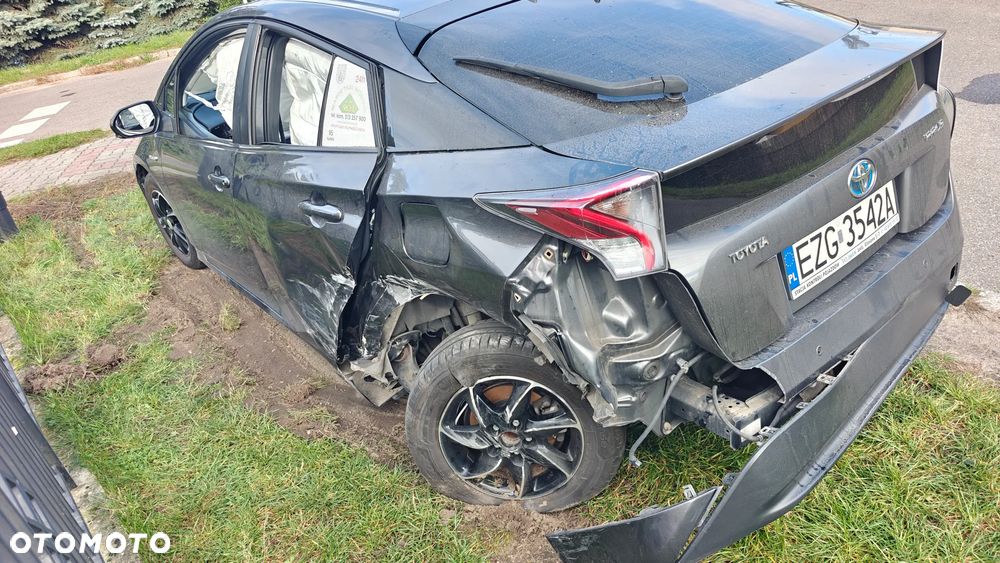 Toyota Prius 2016 photo 2