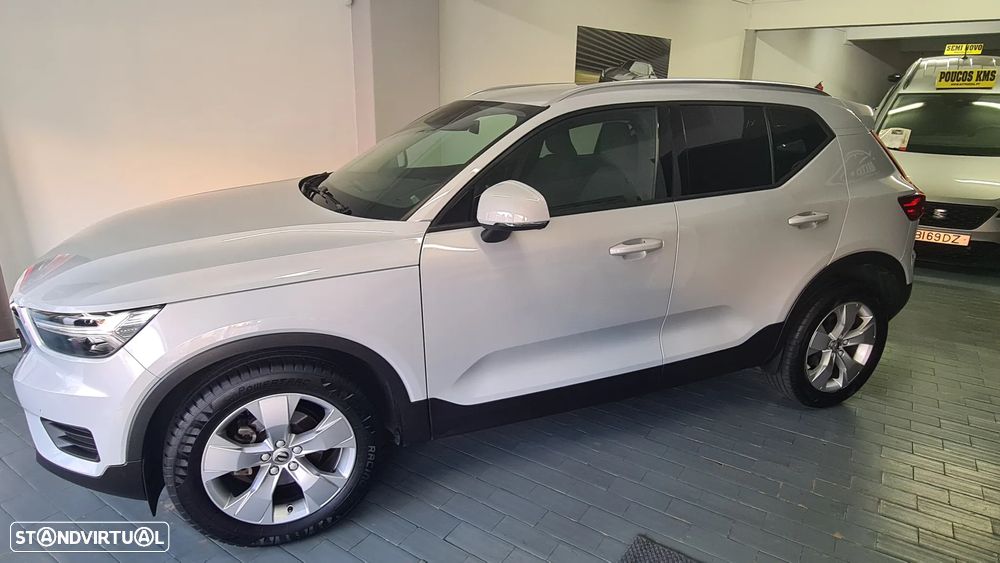 Volvo XC 40 1.5 T3 Momentum Geartronic - 4