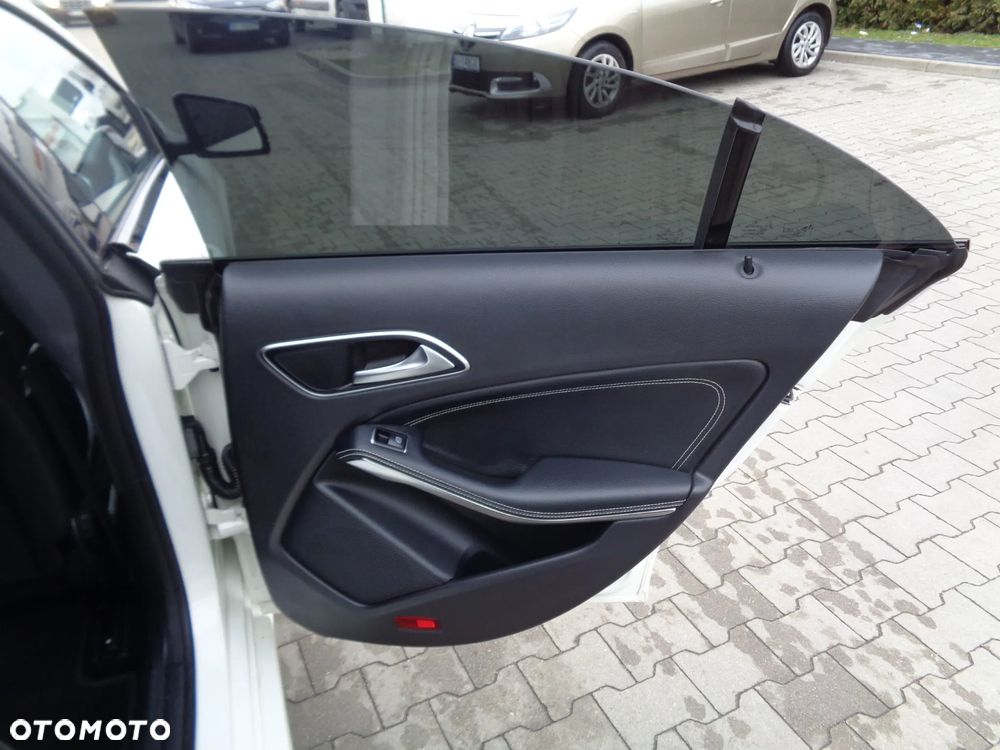 Mercedes-Benz CLA 180 Urban - 18