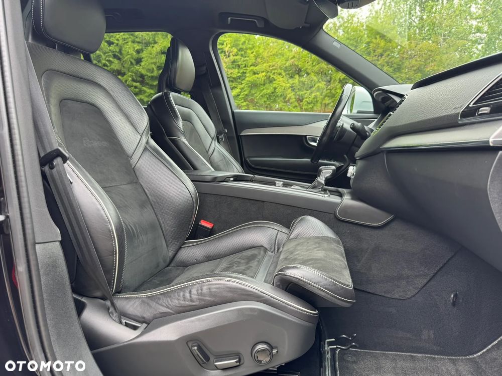 Volvo XC 90 D5 AWD Geartronic RDesign - 25